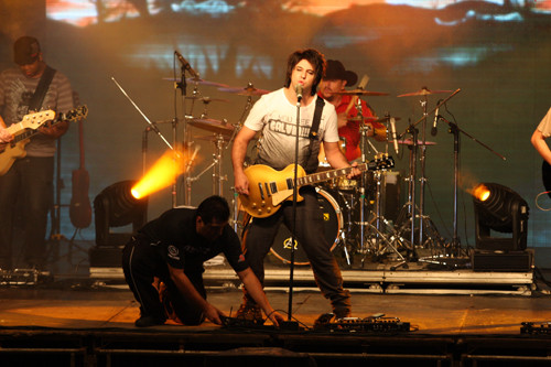 O show da banda católica Rosa de Saron é a atração desta noite na Festa de São Sebastião (Foto: Gerson Gomes)