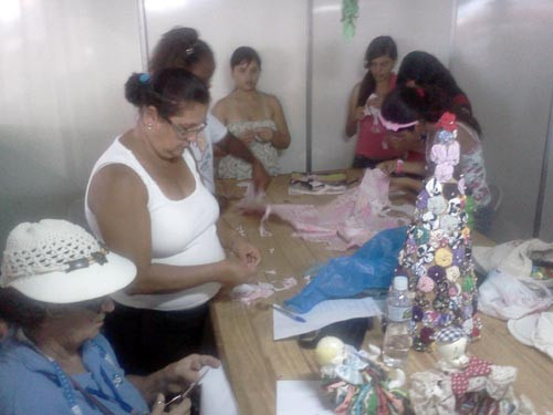 A oficina de fuxico atraiu um grande público feminino (Foto: Divulgação)