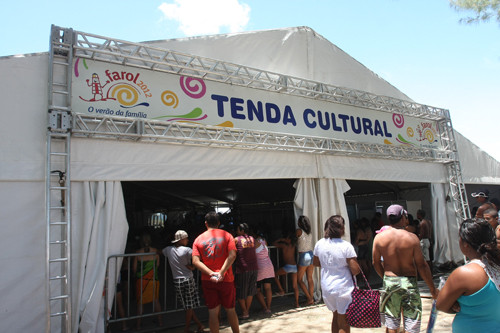 Como diversos outros eventos, o show aconteceu na Tenda Cultural montada da orla da praia campista (Foto: Rogério Azevedo)