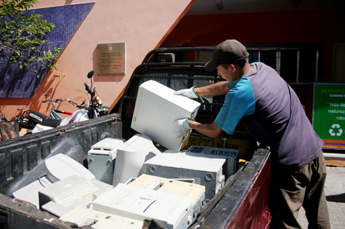 A Secretaria de Serviços Públicos continua recebendo resíduos como CPUs e impressoras inservíveis (Foto: Antônio Leudo)