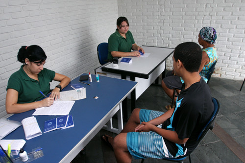 Mais de 300 carteiras de trabalho foram emitidas pelo Balcão de Emprego Municipal, desde o início de dezembro de 2011 (Foto: Rogério Azevedo)