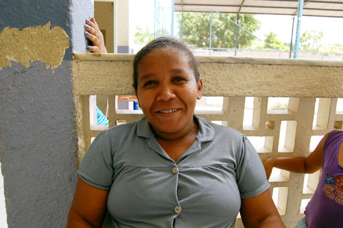 A dona de casa Eziane Pereira de Oliveira, grávida de quatro meses, que está completando 38 anos nesta quarta-feira (25), tem um bom motivo para comemorar a data. Ela foi contemplada com uma casa no conjunto habitacional do Programa Morar Feliz, (Foto: Check)
