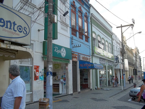 De acordo com a legislação em vigor, nenhuma propaganda pode ser mais importante do que a representação da arquitetura do prédio tombado pelo patrimônio (Foto: Divulgação)