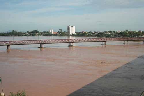 O nível do Rio Paraíba do Sul continua baixando nesta quarta-feira (01) (Foto: Antônio Leudo)