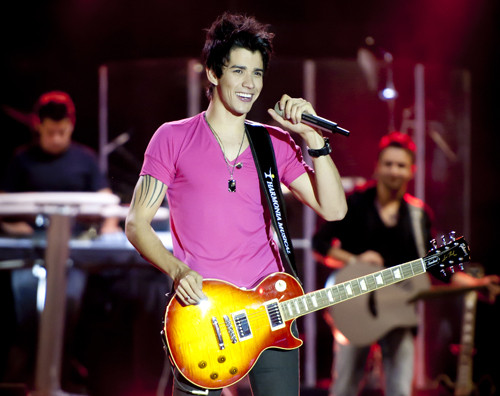 O cantor Gusttavo Lima será a atração deste sábado (11) na praia do Farol de São Thomé (Foto: Divulgação)