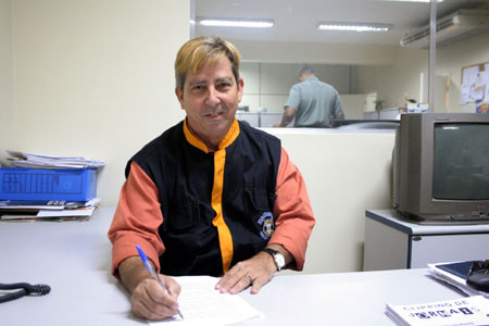 O major Francisco Balbi, da Coordenadoria de Fiscalização de Posturas, informou que dos mais de 500 terrenos baldios cujos donos receberam  notificações em 2011 (Foto: Arquivo)