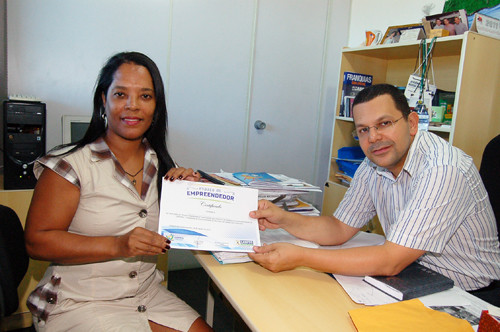 Rosielma Cristina Passos decidiu sair da informalidade e legalizar suas atividades no Espaço do Empreendedor (Foto: Check)