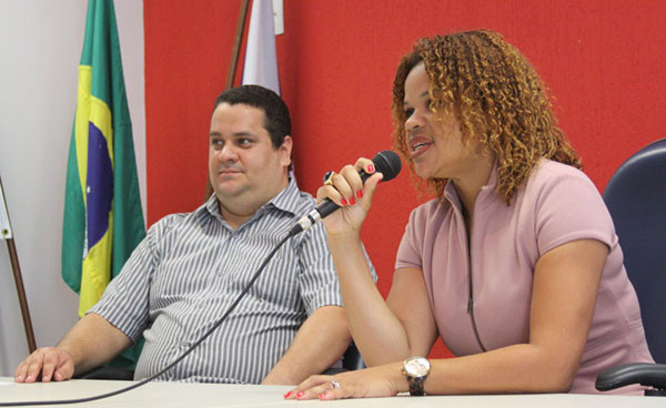Nesta quarta-feira (10), a secretária municipal da Família e Assistência Social, Izaura Freire, tomou posse para o biênio 2012/2014 como presidente do Conselho Municipal de Assistência Social (Foto: Rodolfo Lins)