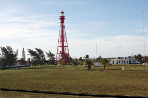 O farol da praia campista é uma das atrações turísticas do Eco Tur (Foto: Antônio Leudo)