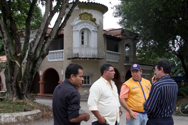 O parque Alzira Vargas foi vistoriado hoje de manhã por secretários municipais (Foto: Gerson Gomes)