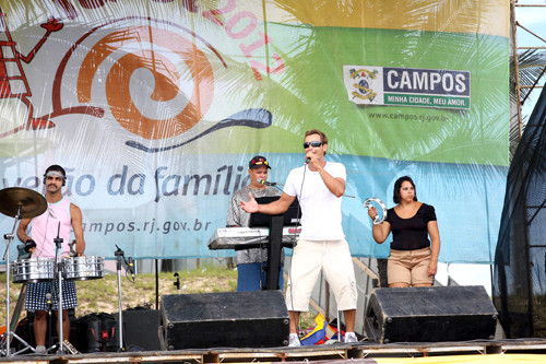 Ninil do Brasil abriu a programação de Carnaval neste sábado (18), no Lagamar (Foto: Jônatas Manhães)