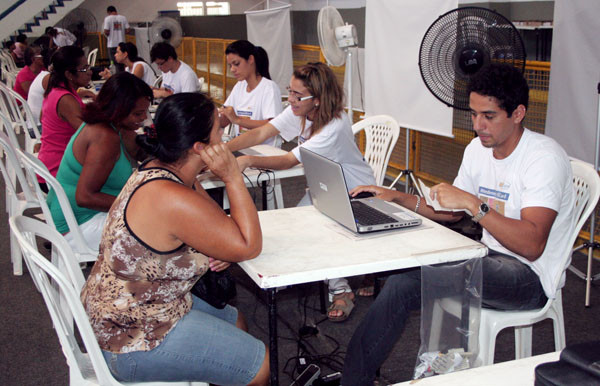 Até o dia 6 de março, os que possuem o benefício da passagem social a R$ 1,00 através do Programa Campos Cartão Cidadão, instituído pela prefeitura, terão a chance de realizarem a troca dos que estão em seu poder, os provisórios, para os definit (Foto: Antônio Leudo)