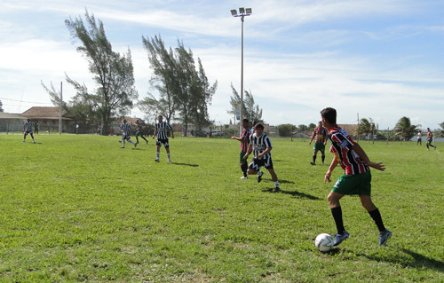 As finais do futebol de grama do Farol de São Thomé, no Lagamar, e do Campeonato de Verão de Lagoa de Cima encerram a bem sucedida programação realizada pela Prefeitura Municipal de Campos através da Fundação Municipal de Esportes (FME) (Foto: Divulgação)