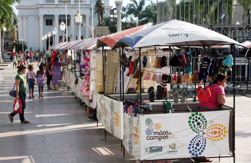 A Codemca coloca novamente em funcionamento na Praça São Salvador, a Feira Mãos de Campos (Foto: Gerson Gomes)