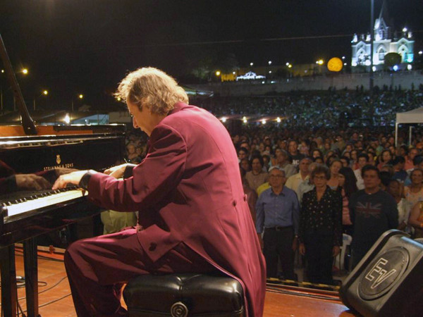 Os convites disponibilizados à população para o primeiro recital do Piano de Cauda do Trianon, que acontece nesta sexta-feira (09), às 20h30, com o pianista Arthur Moreira Lima, se esgotaram (Foto: Divulgação)