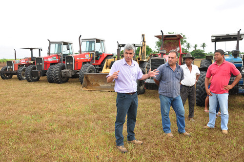 Para evitar que os pequenos produtores rurais e as famílias da agricultura familiar perdessem a ocasião do plantio, por causa do atraso das chuvas, a Secretaria de Agricultura e Pesca de Campos decidiu incrementar as ações do programa Campos Pro (Foto: César Ferreira)