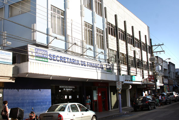 A Secretaria de Finanças fica na Rua 13 de Maio, 129, Centro, e funciona das 9h às 16h (Foto: Antônio Leudo)