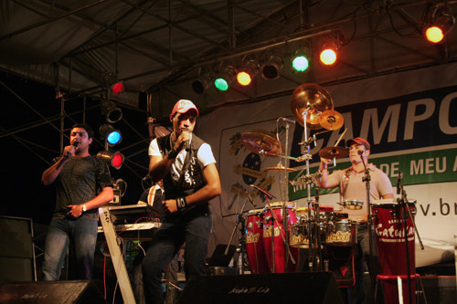 Nesta quinta-feira (22), tem a banda Catukaí, conhecido na região como Terremoto do Forró (Foto: Antônio Leudo)