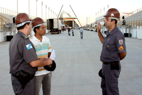 O comandante da Guarda Civil Municipal, major Francisco Melo, recebeu os representantes do 8º Batalhão de Polícia Militar (Foto: Jônatas Manhães)