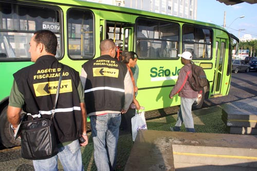 A Empresa Municipal de Transportes (Emut) vai levar para o desfile cívico desta quarta-feira (28), em comemoração aos 177 anos de elevação de Campos à categoria de cidade, na inauguração do Centro de Eventos Populares Osório Peixoto, programas e (Foto: Rogério Azevedo)