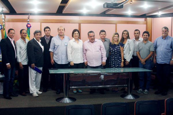 Onze novos secretários e presidentes de autarquias assumiram os cargos substituindo os antigos gestores que se desincompatibilizaram em virtude das eleições municipais (Foto: Gerson Gomes)