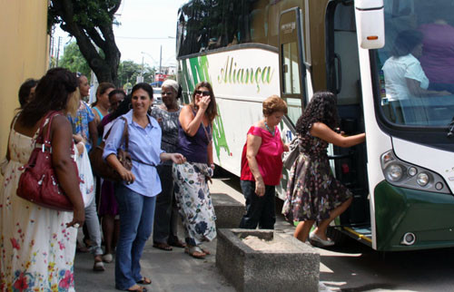 Um grupo de 48 artesãos dos Programas de Inclusão Produtiva e Economia Solidária, desenvolvidos pela Secretaria da Família e Assistência Social, viajou nesta terça-feira (3), para participar da I Feira Internacional de Artesanato, no município d (Foto: Divulgação)