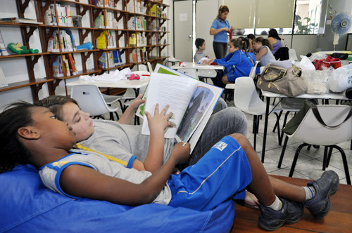 O departamento de Literatura da Fundação Cultural Jornalista Oswaldo Lima realiza nesta quarta-feira (11), às 9h, o Projeto Clube de leitura, desenvolvido todas as quartas-feiras, na Biblioteca Infantil Lúcia Miners, no Palácio da Cultura (Foto: César Ferreira)