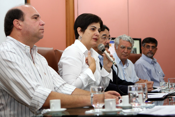 A Prefeita Rosinha Garotinho, o vice-Prefeito Doutor Chicão, além do secretário de Saúde Paulo Hirano, o secretário de Governo, Édson Batista, e o superintendente do HGG, Otávio Cabral, participam do evento (Foto: César Ferreira)