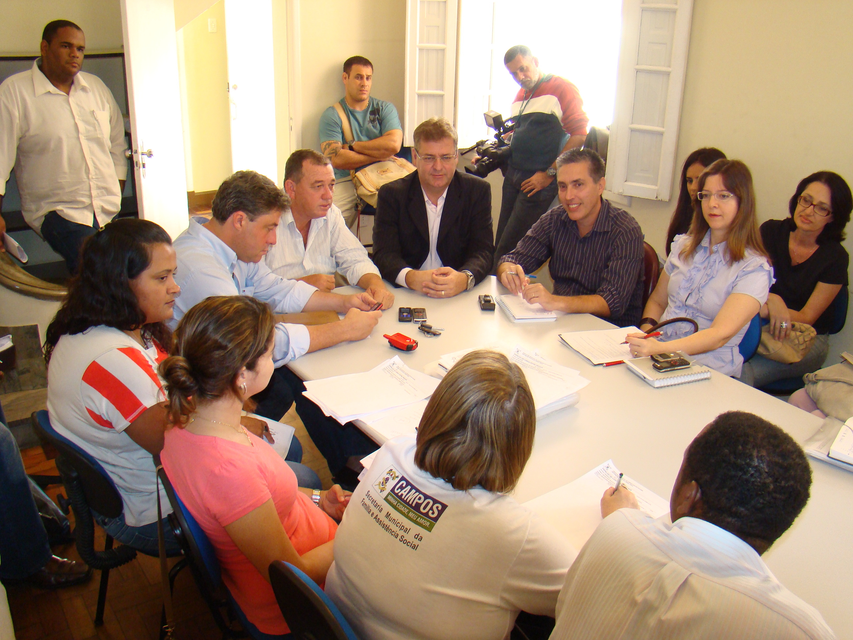 Vários servidores e representantes da Record estiveram na reunião para tratar do Prefeitura Presente (Foto: Divulgação)