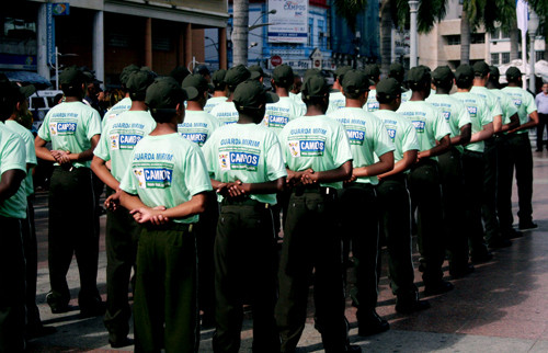 No programa Guarda Mirim, os que são inscritos e atingem 15 anos, são encaminhados às oficinas profissionalizantes de mecânica, lanternagem, gráfica e outras (Foto: Antonio Leudo)