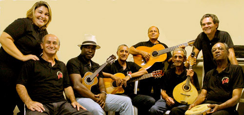 Os músicos do Conjunto Regional Carinhoso esperam pelo público para um encontro no qual o chorinho e a poesia são as estrelas (Foto: Divulgação)