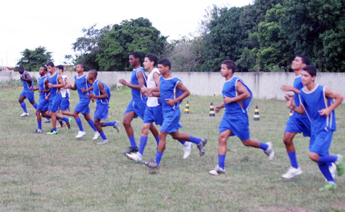 Atualmente, a equipe ocupa a segunda colocação no Grupo I, empatado com outros três clubes que têm os mesmos três pontos, sendo que a diferença está no saldo de gols (Foto: Check)