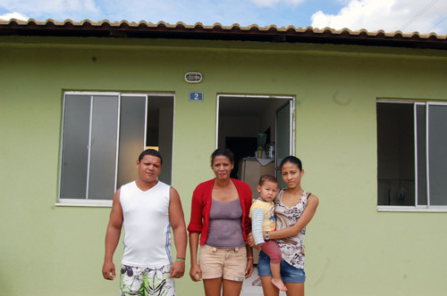 A Prefeita Rosinha Garotinho entrega, nesta quarta-feira (23), mais 136 casas do conjunto habitacional do Programa Morar Feliz do Parque Santa Clara, próximo ao Parque Santa Rosa (Foto: Divulgação)
