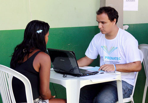 Os interessados devem realizar suas inscrições das 8 às 17h (Foto: Rodolfo Lins)