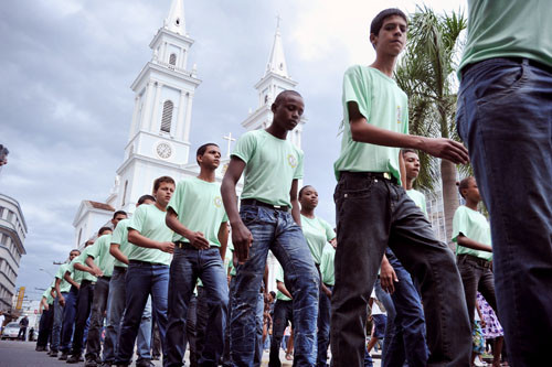 A previsão é de que 10 jovens sejam encaminhados nos próximos dias para estágio nas secretarias da prefeitura, onde terão atividades durante um período do dia (Foto: Rogério Azevedo)