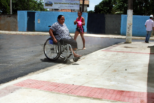 Através da secretaria de obras foram tratadas as galerias, feitas as pavimentações asfáltica e calçadas com acessibilidade no Trecho da Rua João Maria entre a Rua Arthur Bernardes e o Convento (Foto: Gerson Gomes)