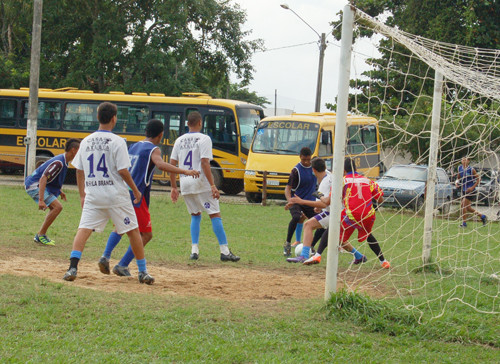 Quatro escolas vão disputar a semifinal e a final de futebol, nas categorias mirim e infantil (Foto: Check)