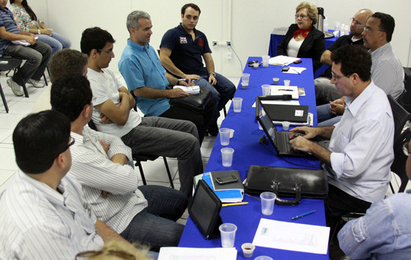 Representantes de diferentes secretarias participaram nesta segunda-feira (11), da reunião de elaboração do Plano Municipal de Saneamento Básico e Resíduos Sólidos do Município de Campos (Foto: Rodolfo Lins)
