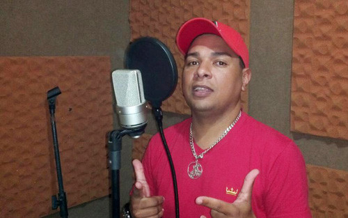 O cantor Serginho Pagodinho se apresenta para um show neste domingo (17), às 20h, na Festa de Santo Antônio, da localidade de Rio Preto (Foto: Divulgação)