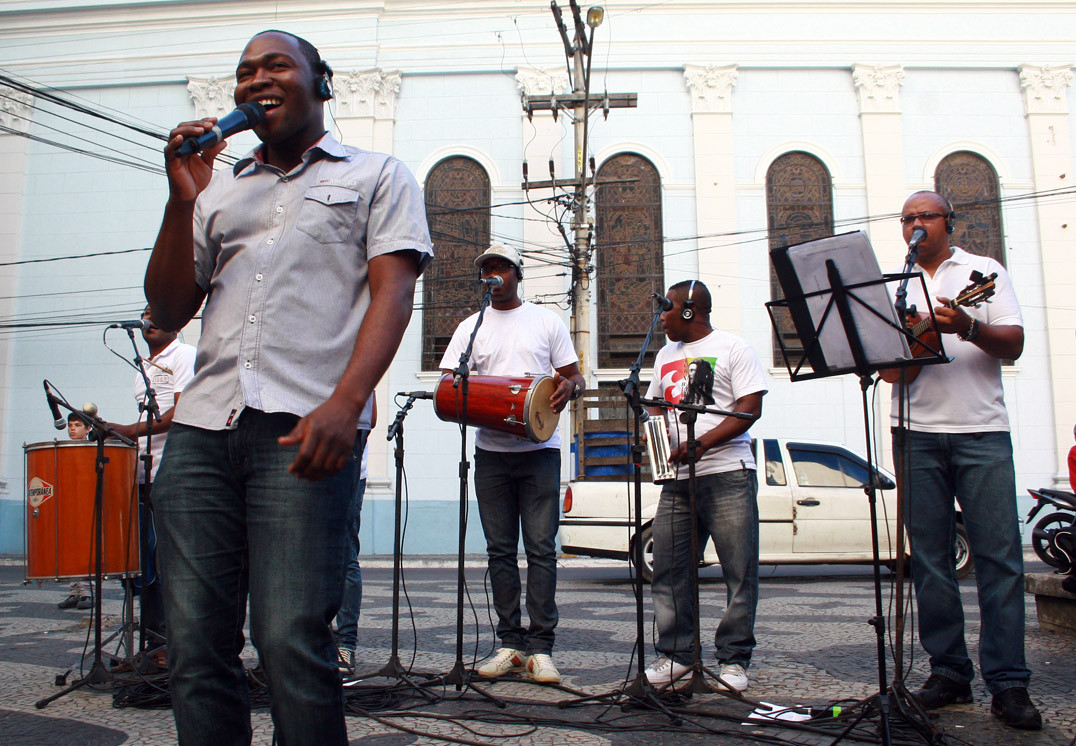 No repertório, canções de mestres do estilo, como Nelson Cavaquinho e Adoniran Barbosa (Foto: Divulgação)