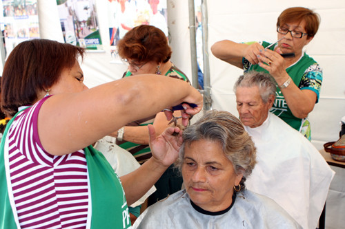 Corte de cabelo e emissão da carteira de identidade estão entre os serviços mais procurados (Foto: César Ferreira)