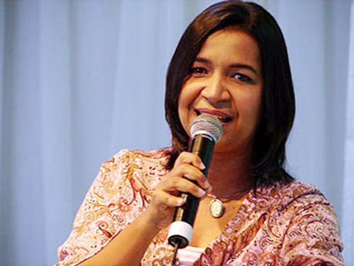 A cantora católica Salette Ferreira, missionária da Comunidade Canção Nova, encerra a programação oficial da 58° Festa de Nossa Senhora do Perpétuo Socorro (Foto: Divulgação)