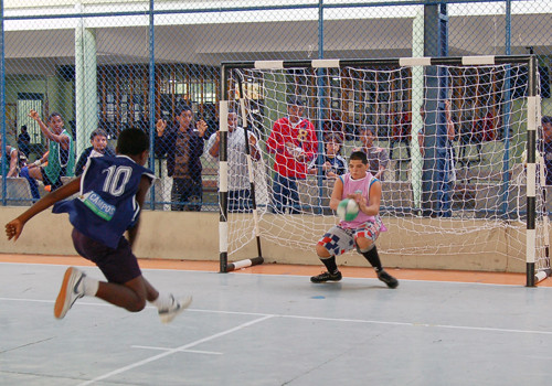 Os jogos de handebol e futsal vão acontecer a partir das 8h30, no Instituto Federal Fluminense (IFF Campus-Centro). (Foto: Check)