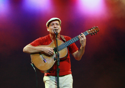 Campista de sucesso internacional, o compositor violonista/cantor Rogério Bicudo será a atração de um show que acontece nesta sexta-feira (29), às 19h, no Shopping Avenida 28, com entrada franca (Foto: Divulgação)