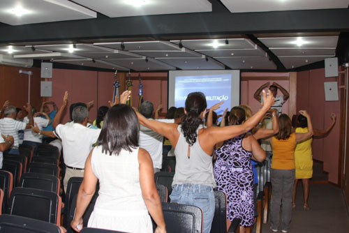 Os servidores estão aderindo à idéia da ginástica laboral (Foto: Check)