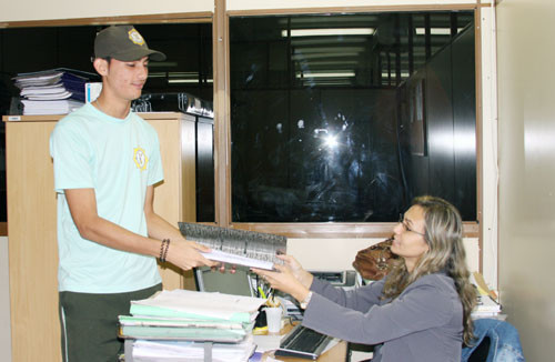 Os adolescentes permanecem no programa até completarem 18 anos. Depois desse período, eles já estão aptos a concorrerem uma vaga no mercado de trabalho (Foto: Check)