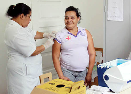 A ação é promovida pela Secretaria de Saúde e se estende ate às 15h (Foto: Rodolfo Lins)