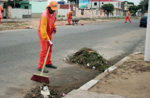 O Mutirão de Limpeza da Secretaria Municipal de Serviços Públicos está presente em diversos bairros e distritos do município nesta semana (Foto: Antonio Leudo)