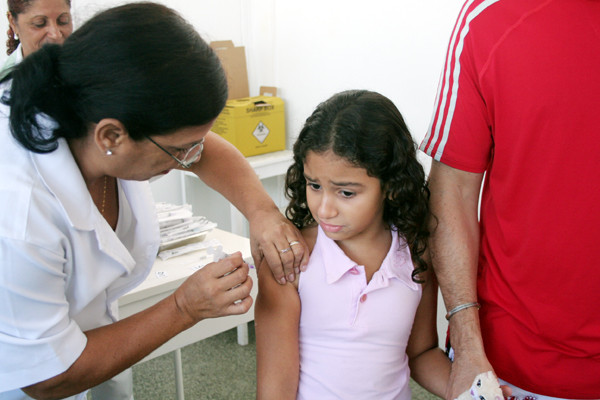 A campanha, agora, contempla também crianças entre dois e quatro anos e 11 meses (Foto: Antônio Leudo)