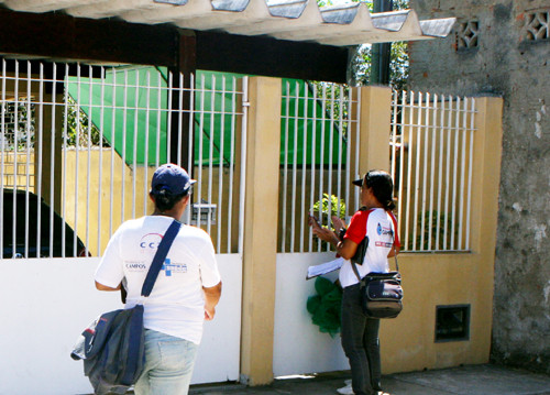Os agentes estarão neste sábado (22) no Parque Guarus visitando os imóveis que foram encontrados fechados durante as visitas de rotina (Foto: Gerson Gomes)